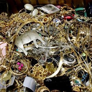 ❤️NEW 1 LB “BOTTOM OF THE BOX” jewelry lot~ Brooches rings pendant Treasure Hunt